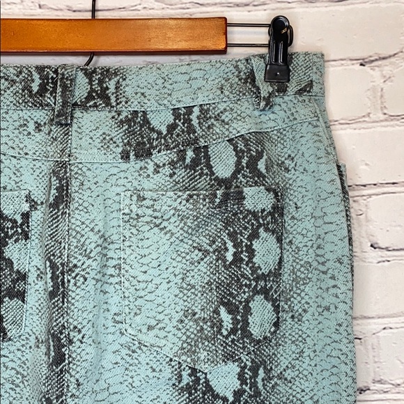 Blue Blush Blue Gray Snake Print Frayed Hem Skirt Size Medium - Picture 10 of 13